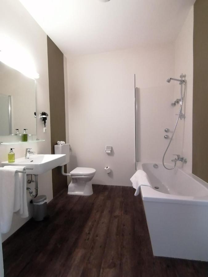 Hotel Wendelstein Розенхайм Екстериор снимка