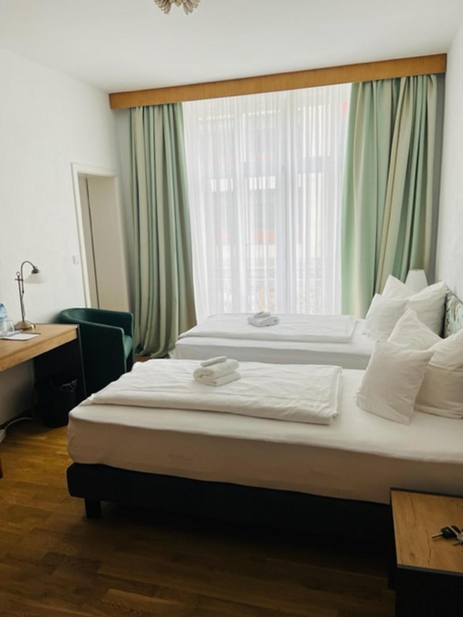 Hotel Wendelstein Розенхайм Екстериор снимка