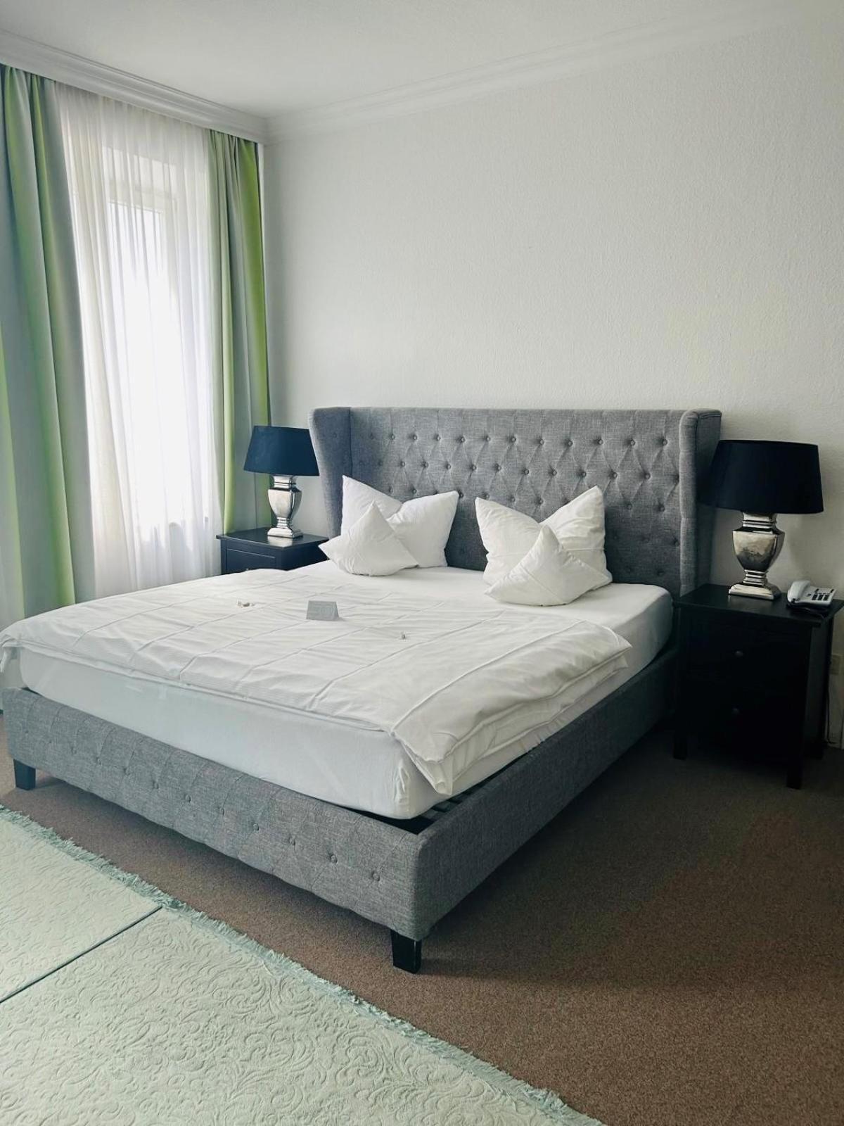 Hotel Wendelstein Розенхайм Екстериор снимка