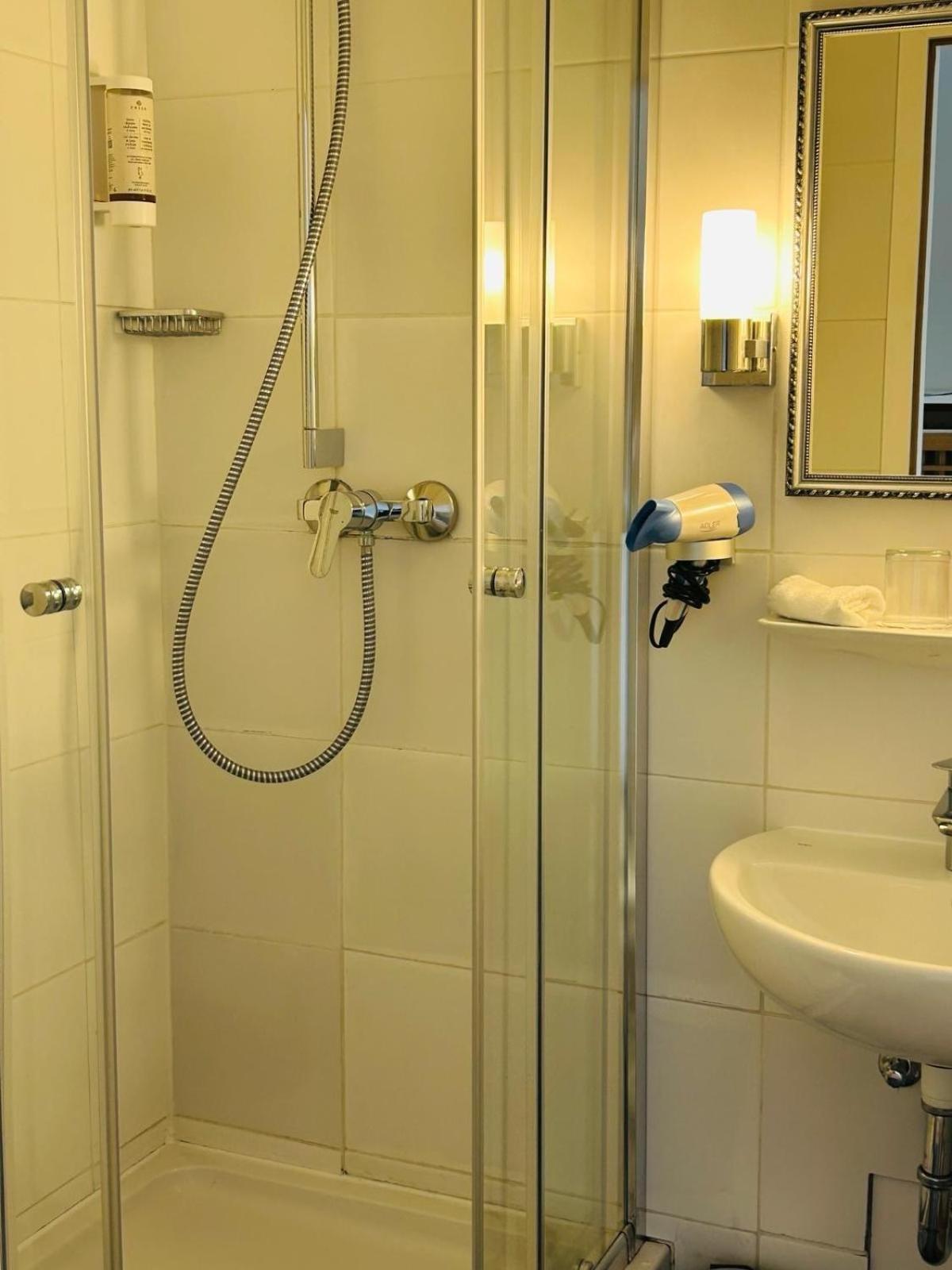 Hotel Wendelstein Розенхайм Екстериор снимка